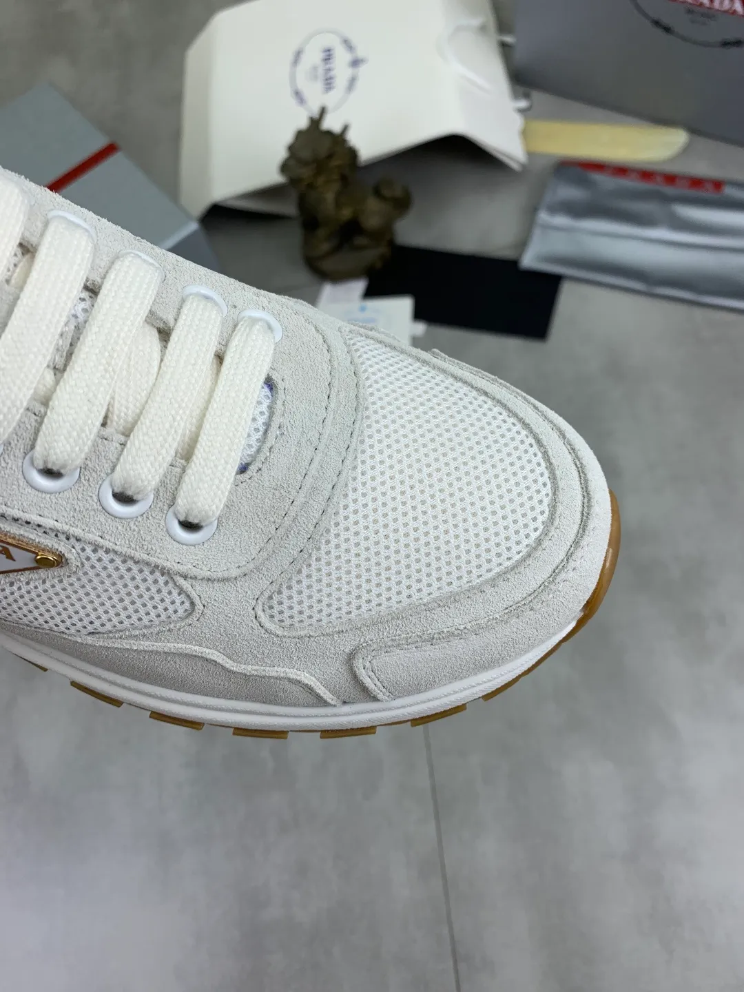 Men's shoes 💰P560💰[New style] popular models are on the official website, 🆘 Trendy brand (Prada) mainly promotes popular models, avant-garde and versatile fashion men's shoes private version mold opening, cowhide surface splicing 1:1.. Fashionable and simple, original imported cowhide lining cowhide feet; the atmosphere and personality are more fashionable, eye-catching and pursuing class. It will subvert the old idea and be a must-have for fashionistas with you! Must keep it for yourself! Tall and comfortable, large and low, high-end quality workmanship. Number of yards: 38-45 4️⃣optional.
